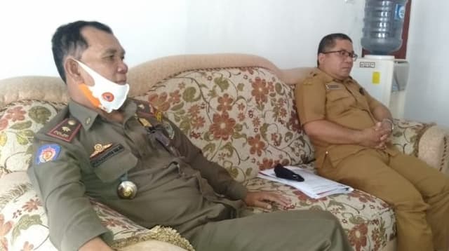 satpol_pp_pemkab_samosir_dinilai_diskriminatif
