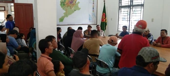 satpol_pp_siantar_tegaskan_lapangan_adam_malik_harus_kosong_dari_pkl