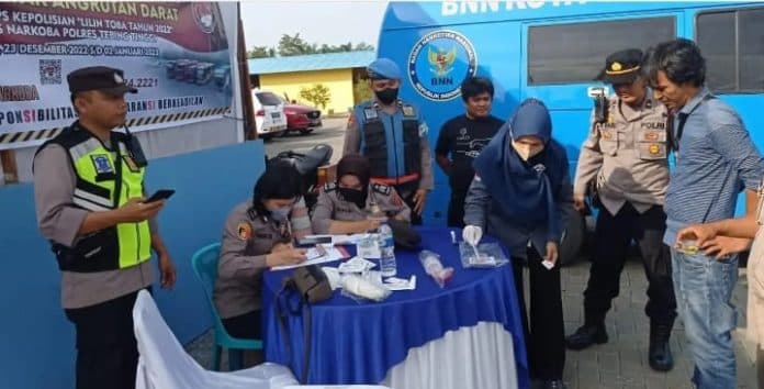 satres_narkoba_tebing_tinggi_tes_urine_para_sopir_bus_ini_hasilnya