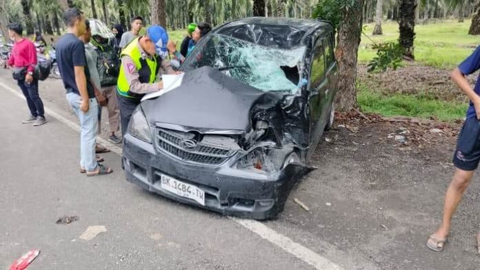 satu_keluarga_tewas_ditabrak_di_sergai_sopir_mobil_xenia_ditahan_polisi