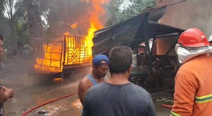 satu_unit_pick_up_hangus_terbakar_di_kecamatan_bosar_maligas_simalungun