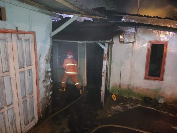 satu_unit_rumah_dan_sepeda_motor_terbakar_di_simalungun