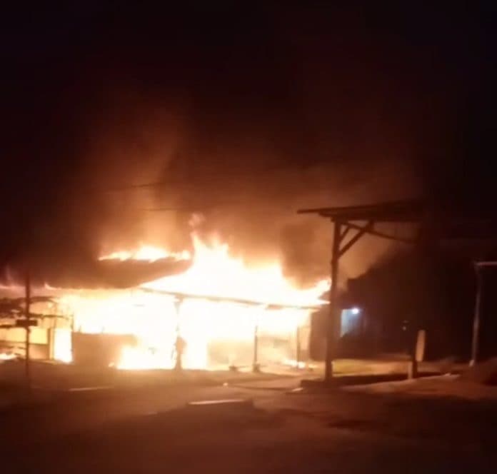 satu_unit_rumah_di_jembatan_sigagak_simalungun_ludes_terbakar