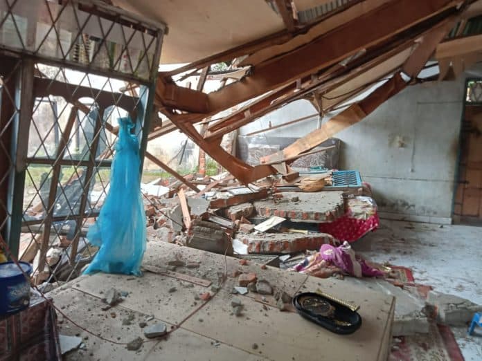 satu_unit_rumah_di_tapsel_roboh_akibat_gempa_73_skala_richter