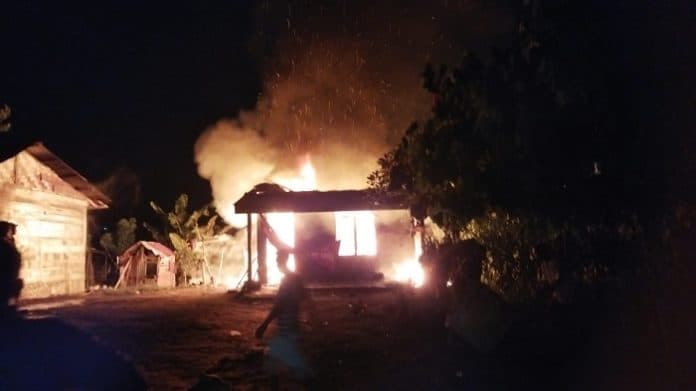 satu_unit_rumah_tempat_usaha_bengkel_hangus_terbakar_di_tigalingga_dairi
