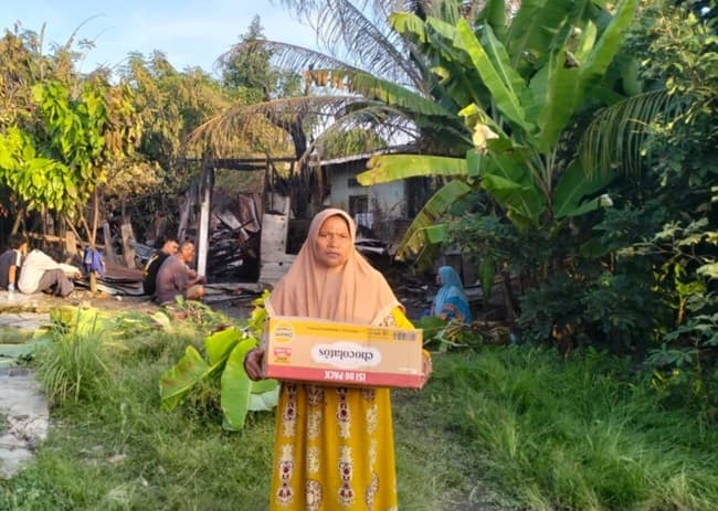 satu_unit_rumah_yang_dihuni_seorang_janda_hangus_terbakar_di_medan