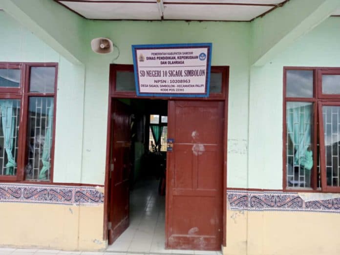 sd_10_sigaol_simbolon_di_samosir_kemalingan_5_unit_laptop_hilang