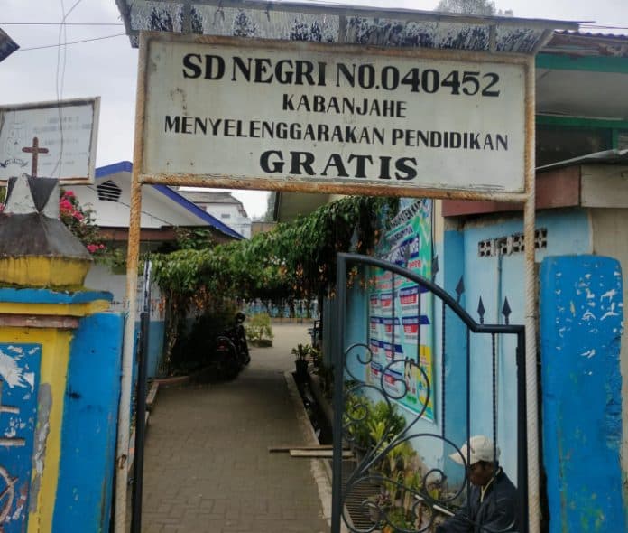 sdn_040452_kabanjahe_kembalikan_kutipan_uang_cendera_mata