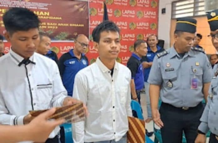 sebanyak_83_warga_binaan_lapas_kelas_iib_tebing_tinggi_terima_remisi_khusus_natal