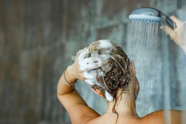 seberapa_sering_anda_harus_cuci_rambut_begini_saran_trichologist
