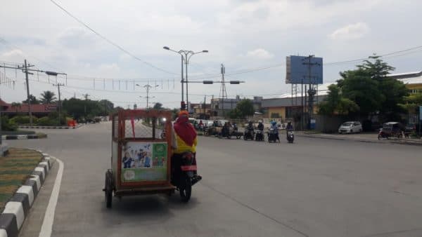 sehari_jelang_lebaran_jalanan_lengang_pasar_ramai_dikunjungi_warga
