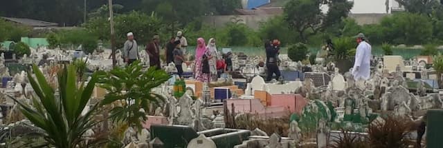 sehari_jelang_puasa_pemakaman_sepi
