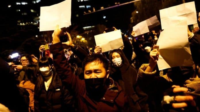sejumlah_jurnalis_asing_ditahan_polisi_china_saat_liput_demo_tuntut_xi_mundur