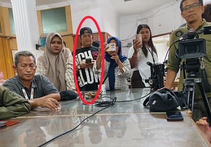 sejumlah_oknum_mengaku_anggota_kodam_ibb_datang_saat_konpers_lbh_medan_bentuk_intimidasi