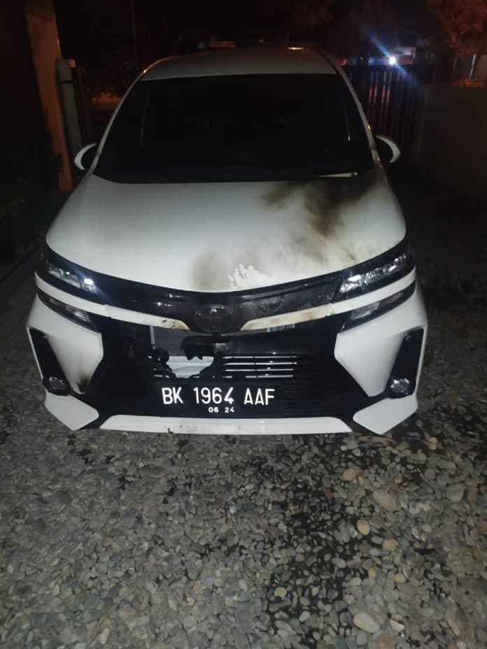 sejumlah_pria_molotov_rumah_manurung_di_sunggal