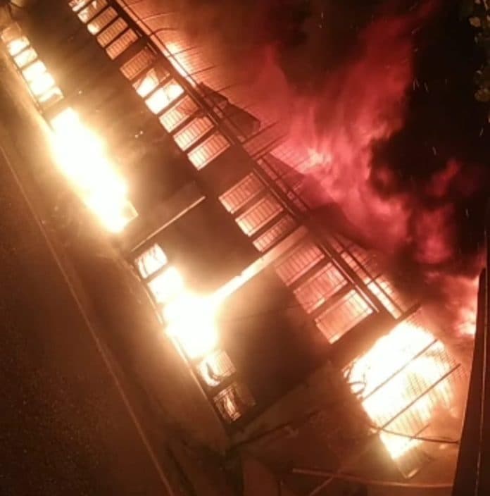 sejumlah_ruko_di_jalan_japaris_medan_terbakar