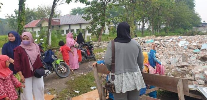 sekolahnya_digusur_pendiri_anak_anak_teriak_melihatnya_sangat_terluka_saya