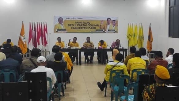 sekretaris_dpd_ii_partai_golkar_dairi_sabam_sibarani_lengser_dari_jabatannya