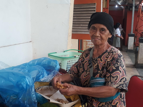 selama_30_tahun_tetap_semangat_berjualan_makanan_keliling_di_siantar