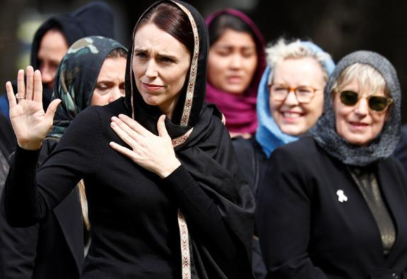 selandia_baru_isolasi_pantai_jompo_begini_alasan_pm_jacinda_ardern