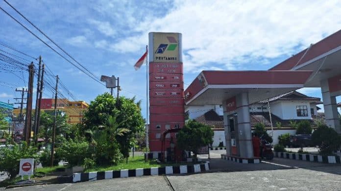 selang_minyak_di_spbu_sei_batang_hari_medan_bocor_pengendara_was_was_isi_bbm
