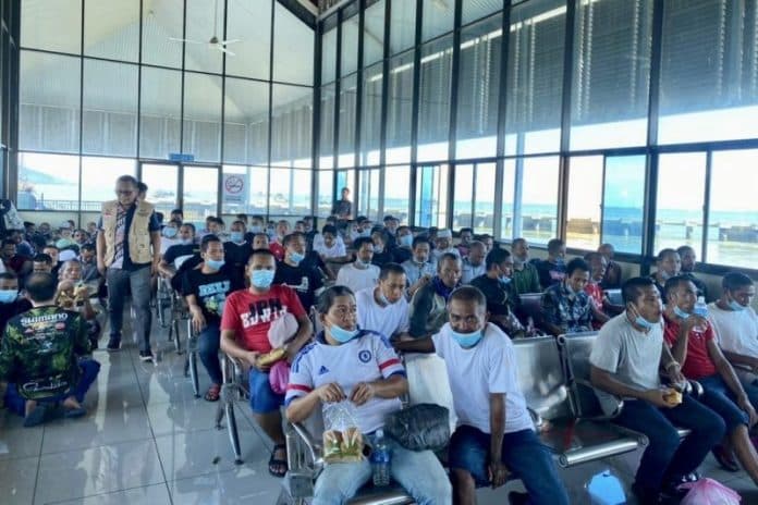 seludupkan_pendatang_lima_pegawai_imigrasi_malaysia_ditahan_sprm