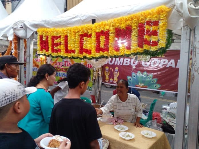 semarak_thaipusam_di_medan_600_porsi_lontong_bumbu_kacang_diberi_secara_gratis
