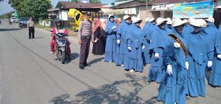 semarakkan_maulid_nabi_emak_emak_majelis_taklim_ikuti_perlombaan_gerak_jalan_dan_shalawat