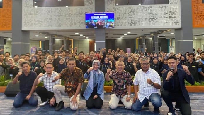 seminar_nasional_almamater_7_lpm_teropong_umsu_bahas_jurnalisme_di_tengah_digitalisasi