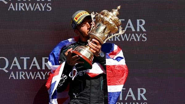 sempat_hujan_di_sirkuit_f1_gp_inggris_2024_lewis_hamilton_sabet_juara