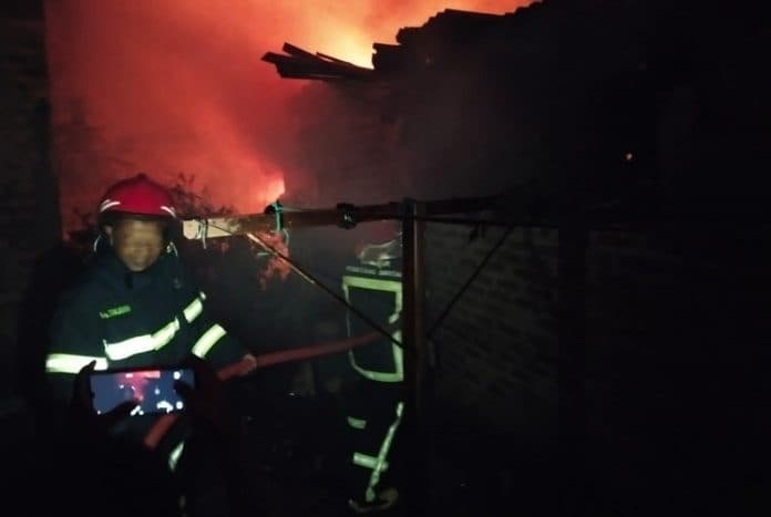 sempat_kesulitan_damkar_padamkan_api_lahap_2_rumah_di_siantar