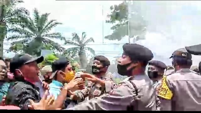 sempat_ricuh_ampera_desak_usut_penyimpangan_dan_copot_kadisdik_batu_bara