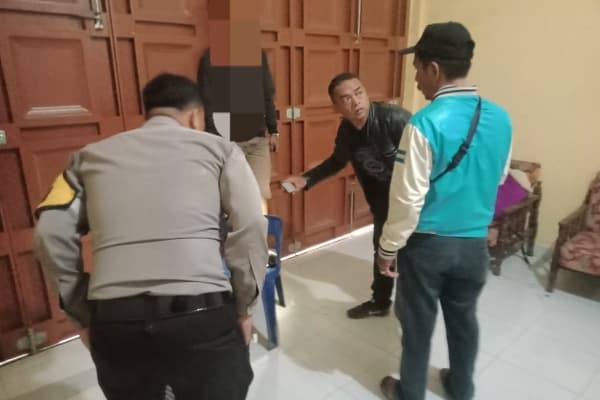 sempat_video_call_dengan_sang_istri_warga_tebing_tinggi_tewas_gantung_diri