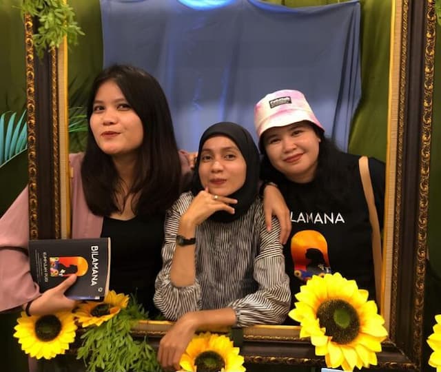 seniman_kelompok_rimbun_kata_aktif_bersyair_di_tengah_kesibukan_kerja