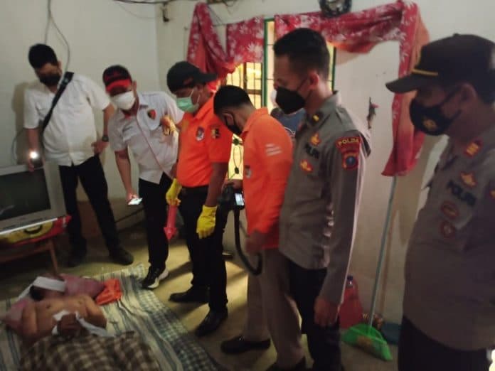 seorang_kakek_tewas_dengan_tubuh_menghitam_warga_tebing_tinggi_heboh