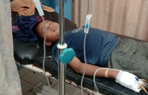 seorang_murid_sd_di_galang_muntah_muntah_dan_kejang_usai_divaksin
