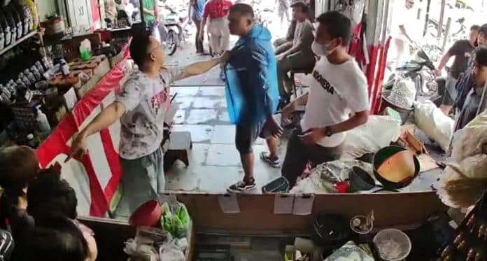seorang_pria_aniaya_pekerja_dan_pemilik_bengkel_di_pematang_siantar