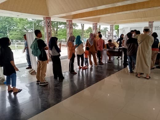 sepekan_jelang_lebaran_warga_antusias_tukarkan_uang