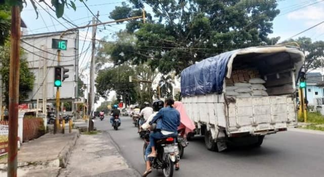 sepekan_lebih_rusak_traffic_light_di_persimpangan_jalan_kartini_dan_sudirman_kembali_berfungsi
