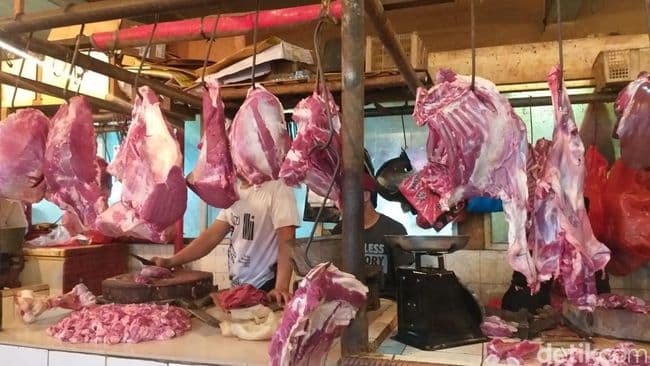 sepi_pembeli_pedagang_daging_lembu_di_lubuk_pakam_mengeluh