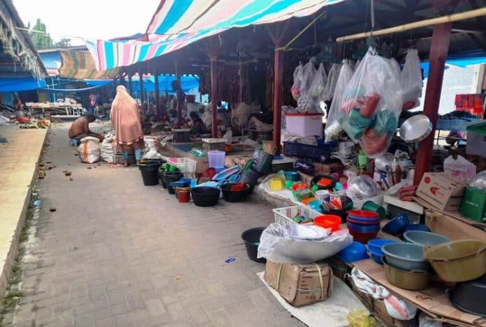 sepi_pembeli_pedagang_pasar_simpang_dosin_simalungun_ingin_pindah_tempat