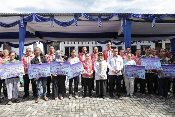 serahkan_dbh_cht_susanti_terima_kasih_pt_sttc_telah_berkontribusi_membangun_siantar