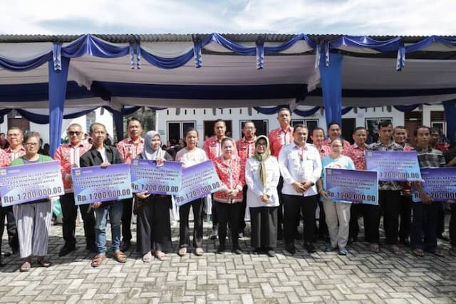 serahkan_dbh_cht_susanti_terima_kasih_pt_sttc_telah_berkontribusi_membangun_siantar