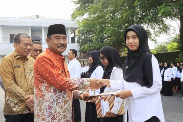 serahkan_sk_pppk_wali_kota_binjai_jadilah_guru_yang_berdedikasi_dan_menginspirasi