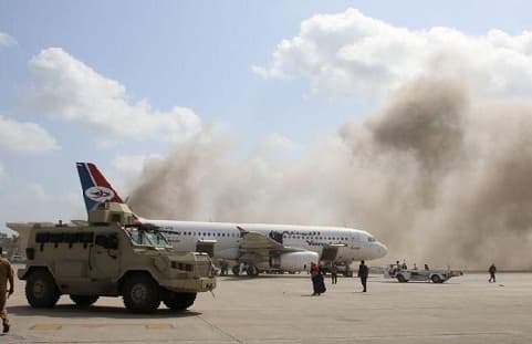 serangan_drone_hantam_bandara_king_abdullah_saudi_10_orang_luka