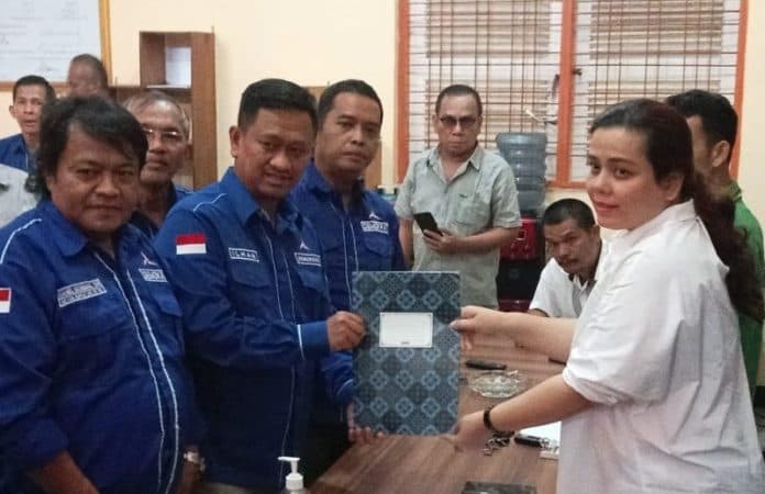 serentak_di_sumut_demokrat_siantar_serahkan_po_nomor_03_kepada_kpu