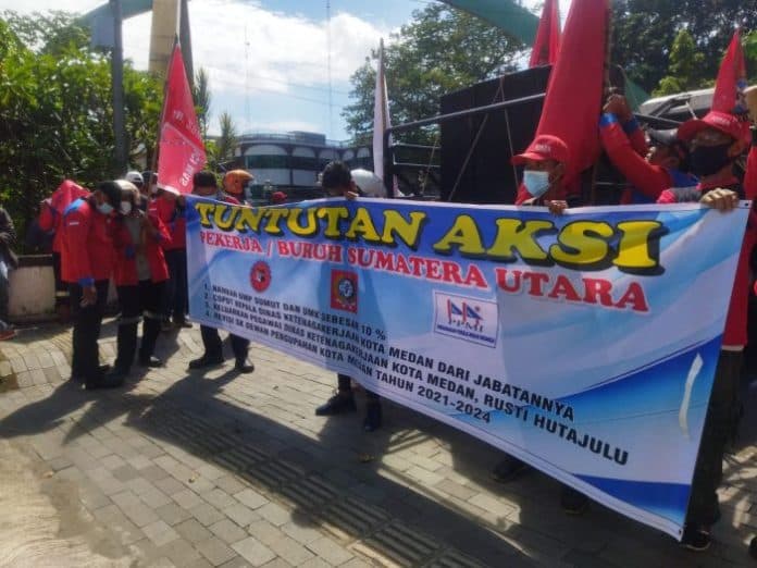serikat_pekerja_geruduk_kantor_wali_kota_medan_tuntut_kenaikan_upah_10