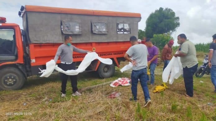 sering_mendapat_penolakan_pemakaman_warga_terkena_covid_19_bripka_johannes_simbolon_setia_bantu_tim_satgas_dairi