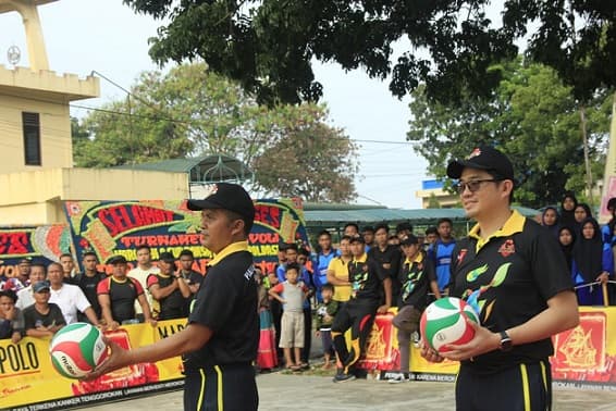 servis_bruno_bingei_dan_dansat_brimob_polda_sumut_sebagai_tanda_marcopolo_cup_dimulai