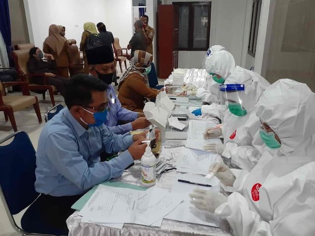 setelah_dilakukan_rapid_test_7_anggota_dprd_deli_serdang_reaktif_covid_19